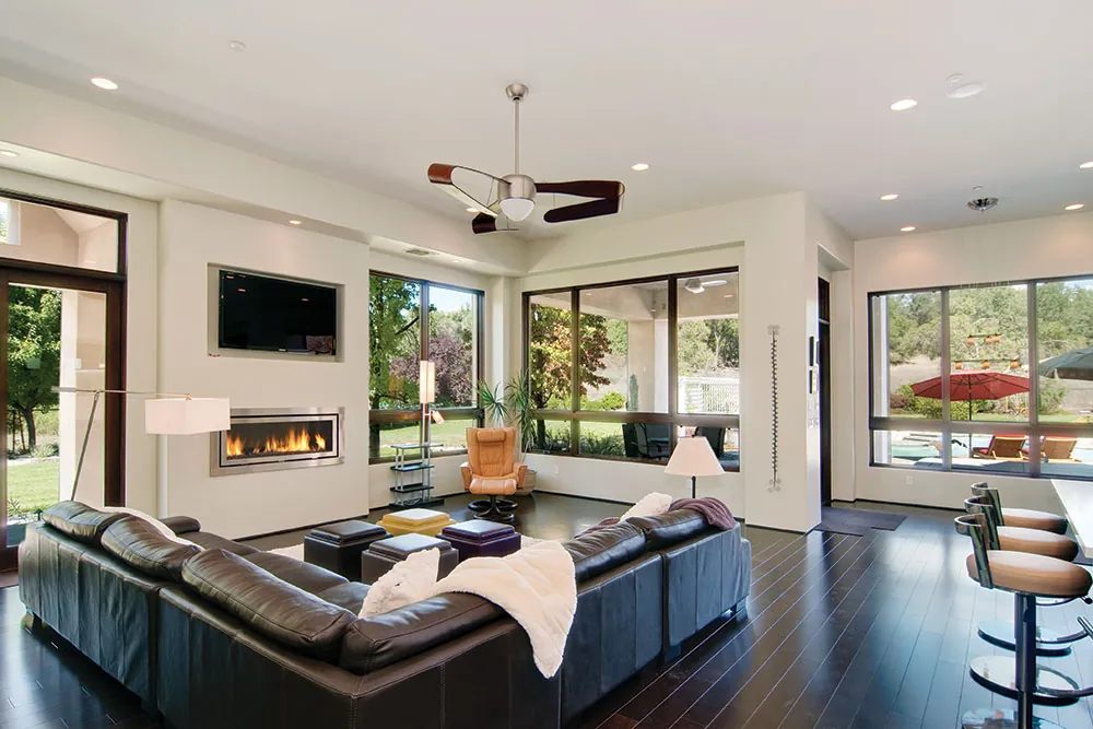 Gas Fireplace Regency HZ54E